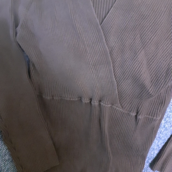 Beautiful brown sweater - Picture 1 of 4